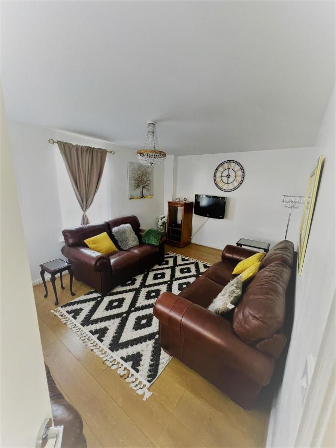Beautiful 4 Bedroom Treasure Home Hemel Hempstead Exterior foto