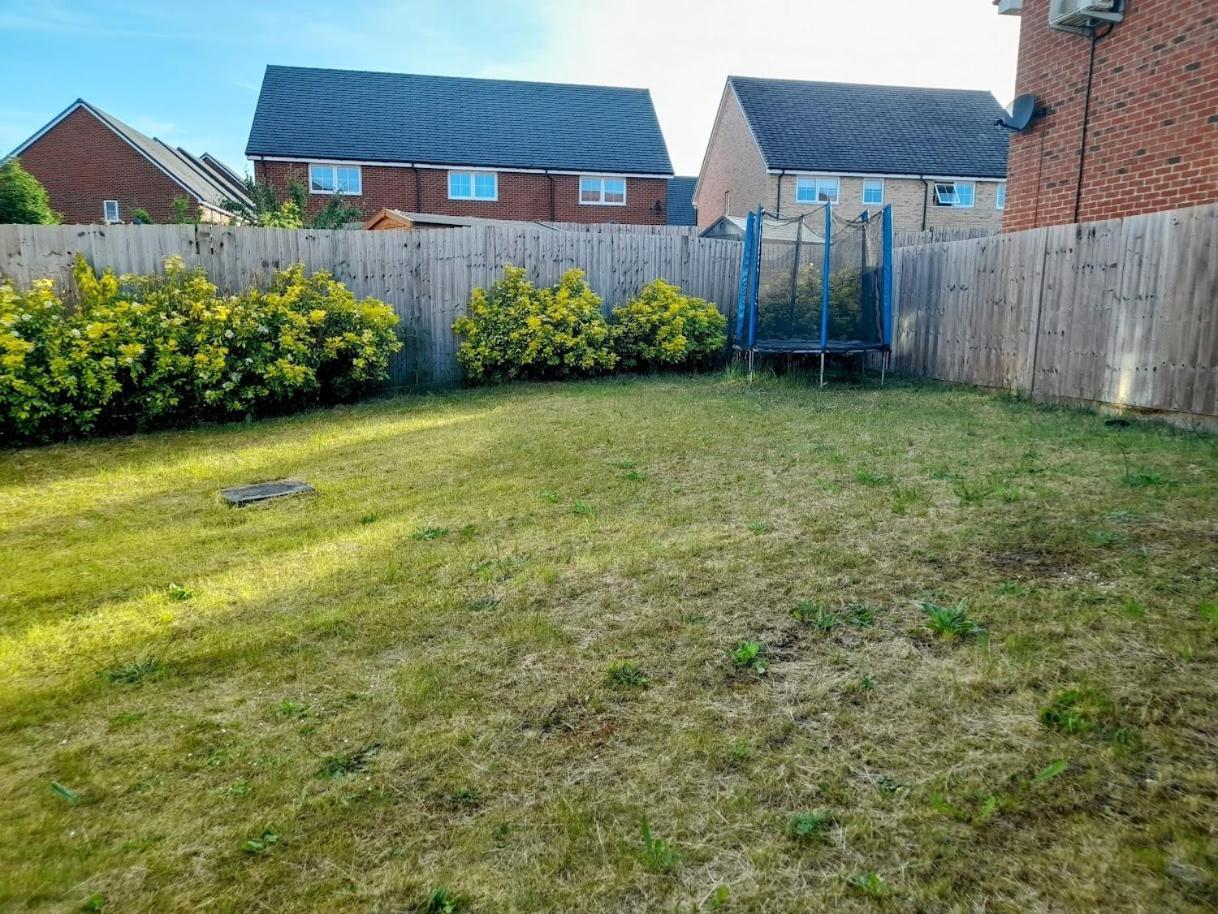 Beautiful 4 Bedroom Treasure Home Hemel Hempstead Exterior foto